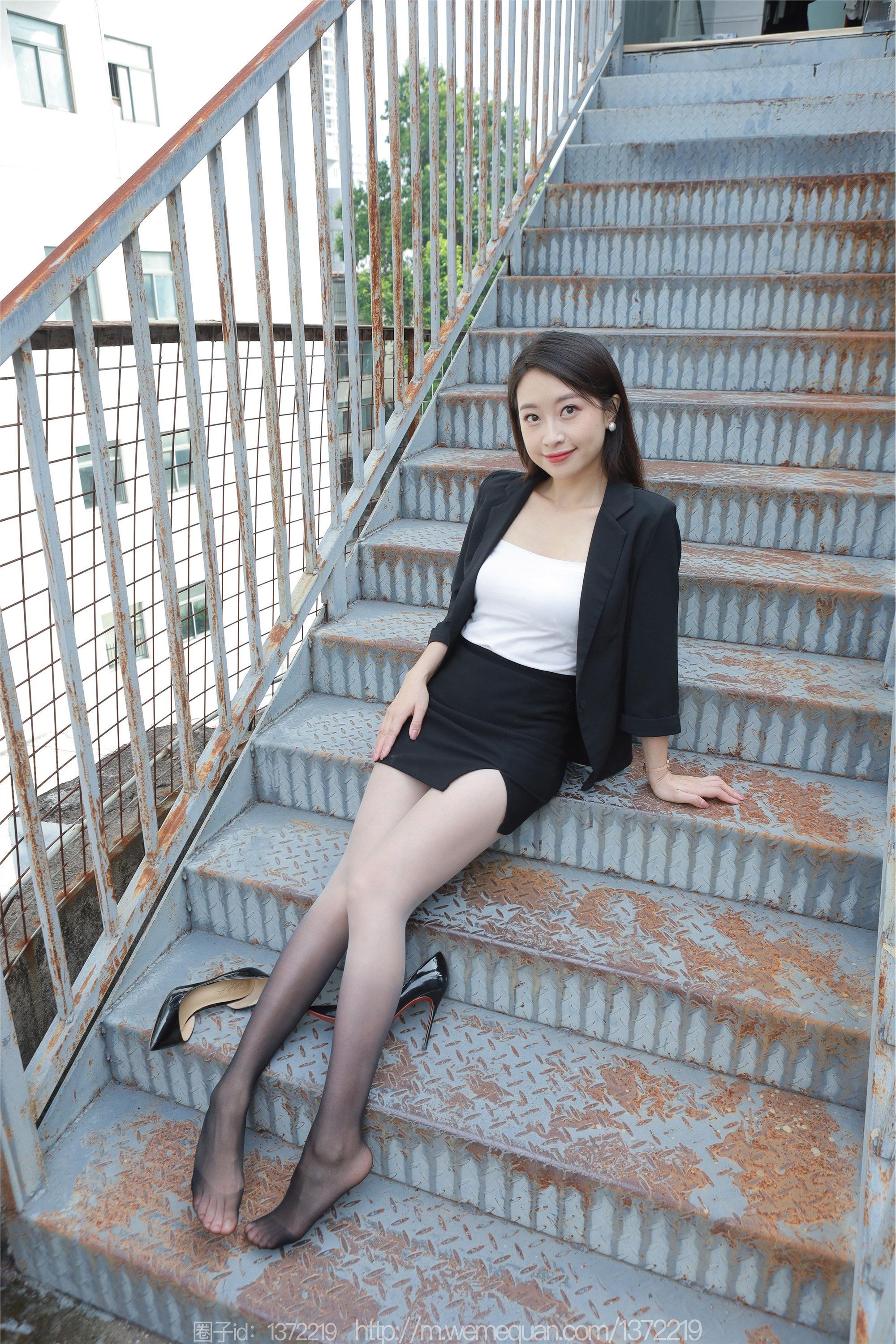 IESS异思趣向  2023.09.28 丝享家 1545 小婕《黑白灰渐变》